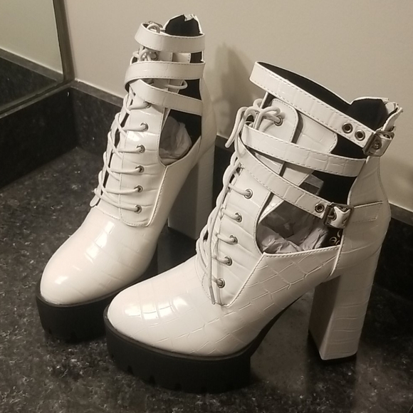 Shoes - Picture 4 of 9